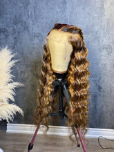 Charger l&#39;image dans la galerie, 28” Blonde Highlighted Deep Wave Frontal Wig
