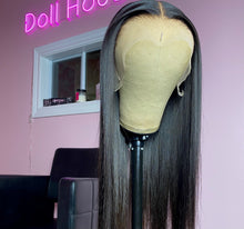Load image into Gallery viewer, 24&quot; Straight Frontal Wig
