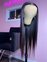 Load image into Gallery viewer, 24&quot; Straight Frontal Wig
