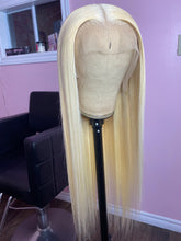 Charger l&#39;image dans la galerie, Platinum Blonde Frontal Wig
